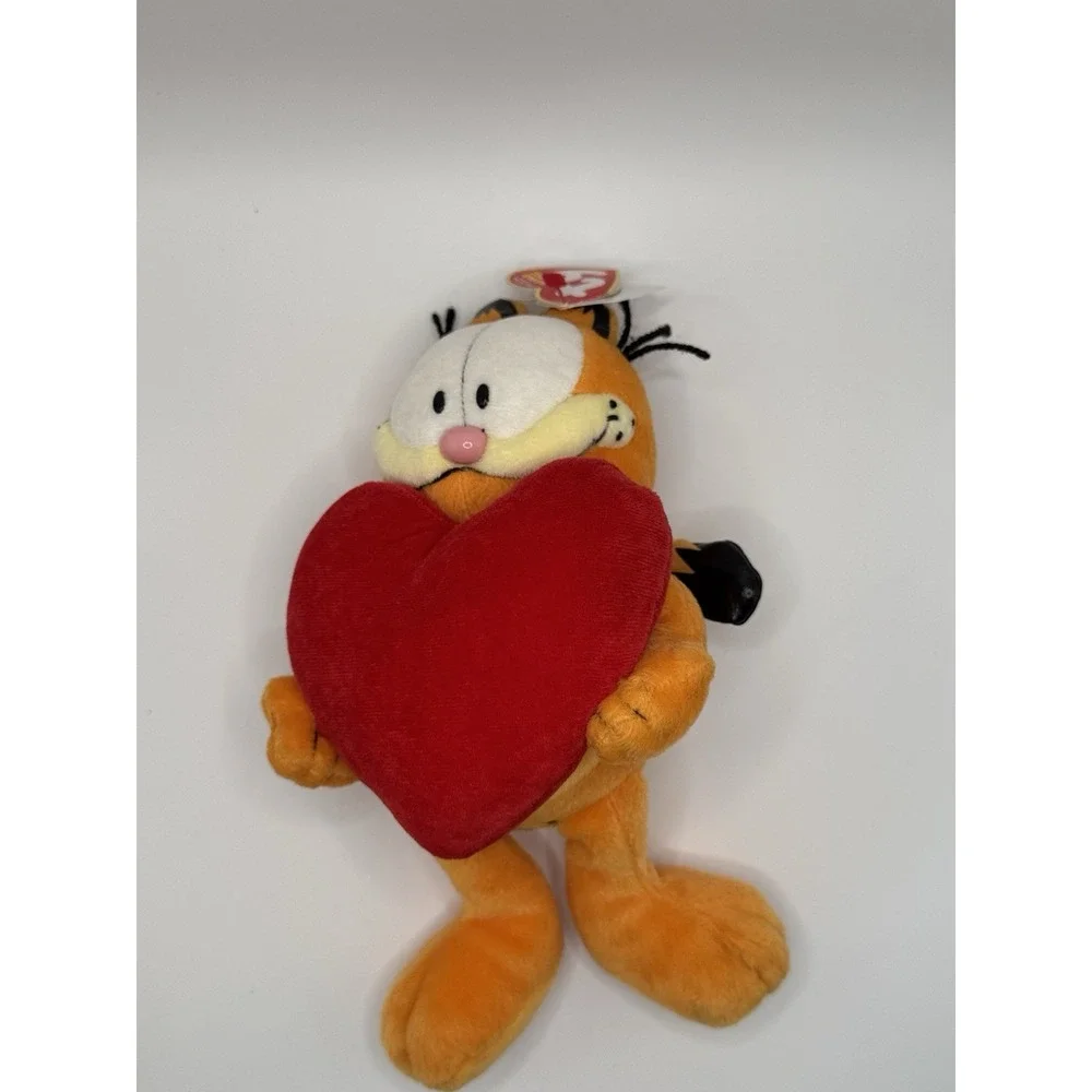 TY GARFIELD the CAT with BIG RED HEART BEANIE BABY